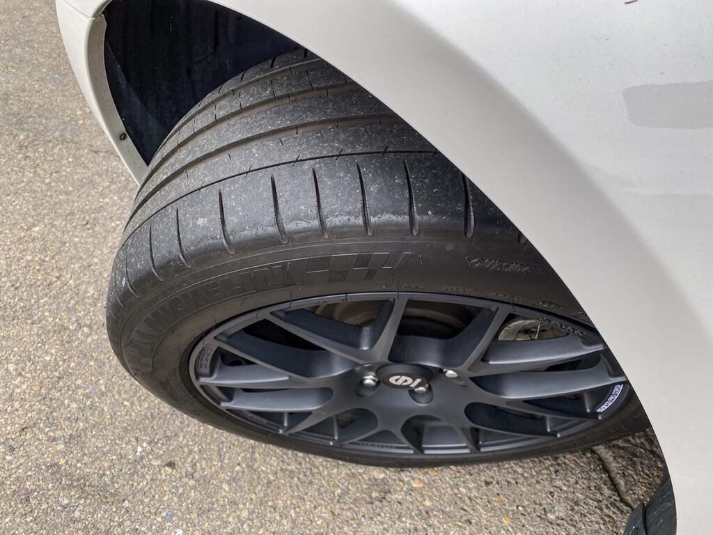 Michelin pilot Super Sport tires tread pattern