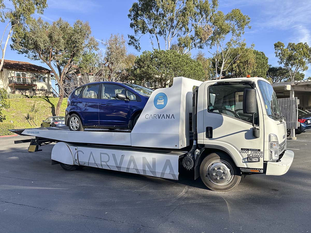 Carvana flatbed truck